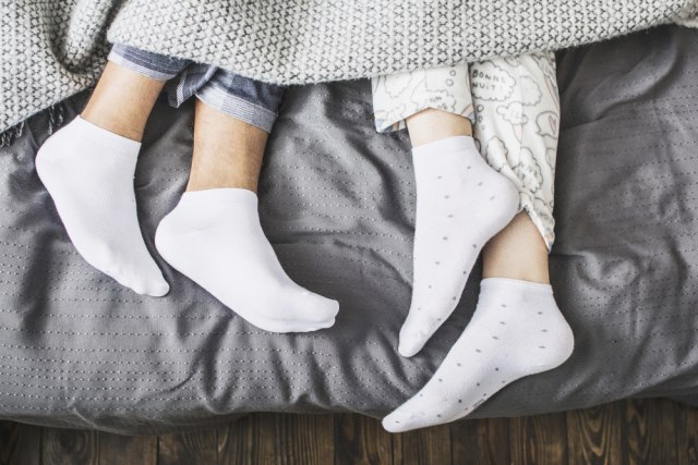 Šta se događa u telu kad nosite čarape dok spavate?